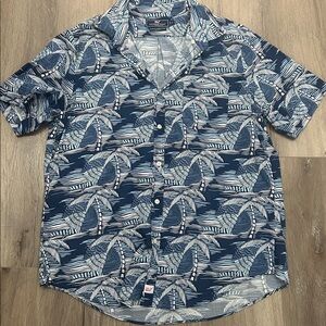 Vineyard Vines short sleeve button up with pocket